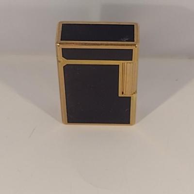Mid Century S. T. Dupont Gas Cigarette Lighter with Black Lacquer Body and Gold-Plated Trim