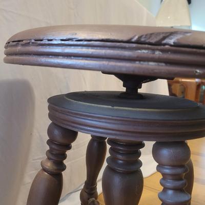 Antique Adjustable Piano Stool (D-CE)
