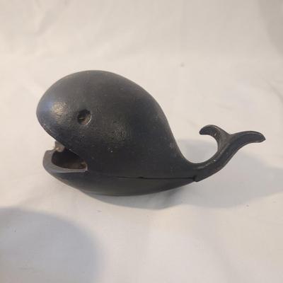 Cast Iron Sperm Whale and Small Ashtrays (D-CE)
