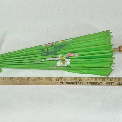 Large Green Paper Umbrella with Bamboo Handle Parasol Japanese Flowers opens and closes