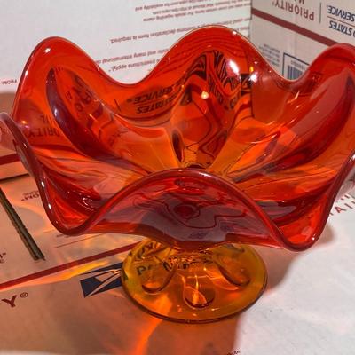 Mid-Century Amberina Glass Pedestal Bowl w/Ruffled Edge 9" Diameter in VG Preowned Condition.