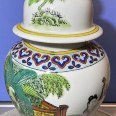 Chinese 20th Century Modern 12" Tall Ginger Jar Cannister in Good Preowned Condition.
