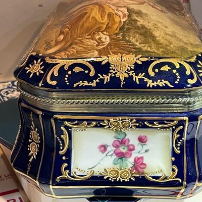 Vintage Japanese Large Figural Porcelain Hinged Trinket Box 10.5" Long, 6.5" Wide, & 5.75" Tall. (see desc)