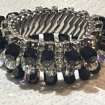 Vintage Mid-Century Rhinestone & Crystal Stretch Bracelet in VG Preowned Condition 7-8" in Size.