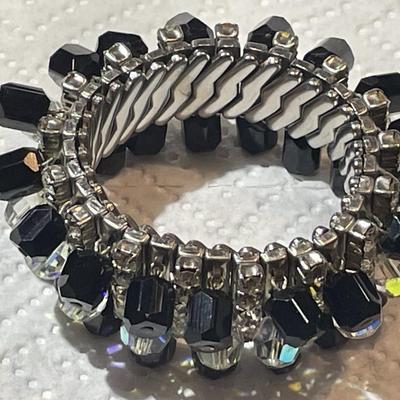 Vintage Mid-Century Rhinestone & Crystal Stretch Bracelet in VG Preowned Condition 7-8" in Size.