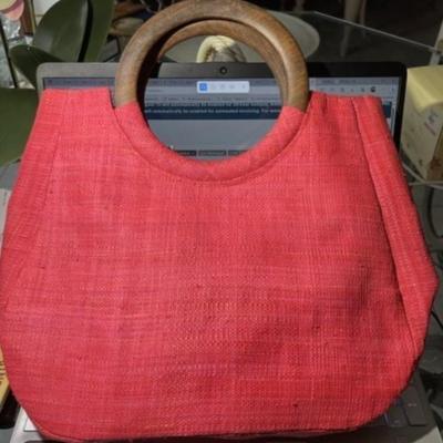 Mar Y Sol Straw Flowered Handbag w/Wood Handles Handmade in Madagascar in Hardly Ever Used Condition.