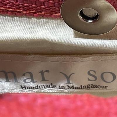 Mar Y Sol Straw Flowered Handbag w/Wood Handles Handmade in Madagascar in Hardly Ever Used Condition.