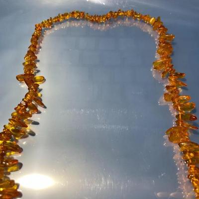 Vintage Baltic Honey Amber Graduated Polished Chip Bead Necklace 24" Long No Clasp Slip-on in VG Preowned Condition.