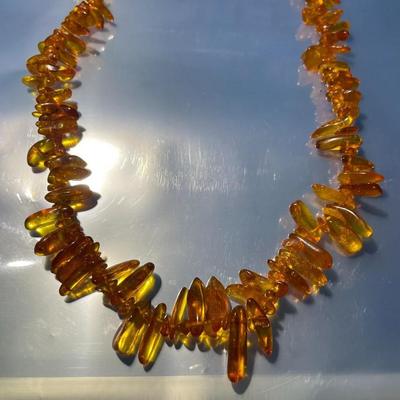 Vintage Baltic Honey Amber Graduated Polished Chip Bead Necklace 24" Long No Clasp Slip-on in VG Preowned Condition.