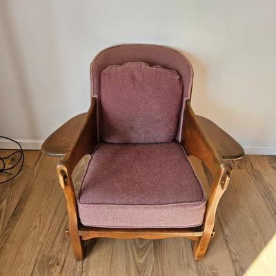 Wooden Chair with Upholstered Cushions (UD-DW)