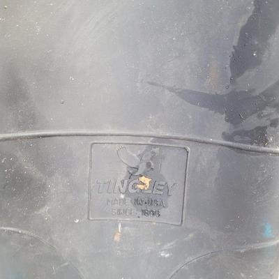 Tingley- made in USA Size 9 concrete or rain rubber boots.
