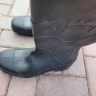 Tingley- made in USA Size 9 concrete or rain rubber boots.