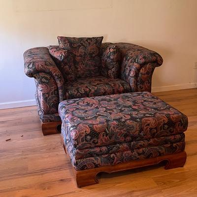 Floral and Swirl Patterned Chair and Ottoman (D-DZ)