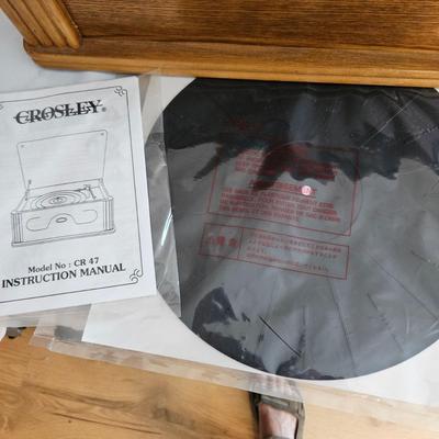 Crosley Turntable and Outlaw Country Style Vinyl (UD-DW)