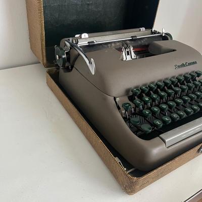 Vintage Smith Corona Sterling Portable Typewriter (UC-MG)