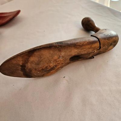 Jersey Cobbler Stand, Shoe Moulds and Stretchers (UD-DW)