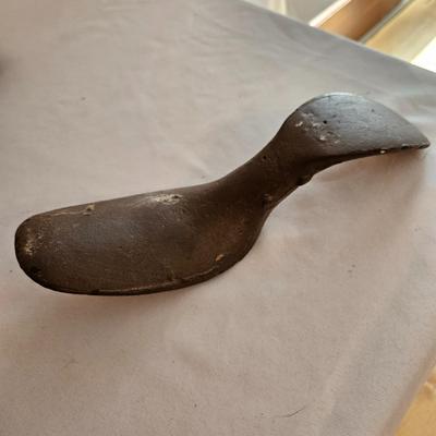 Jersey Cobbler Stand, Shoe Moulds and Stretchers (UD-DW)