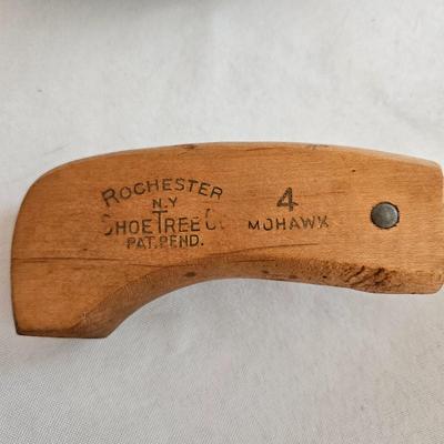 Jersey Cobbler Stand, Shoe Moulds and Stretchers (UD-DW)
