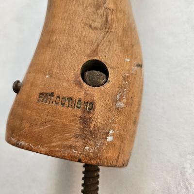 Jersey Cobbler Stand, Shoe Moulds and Stretchers (UD-DW)