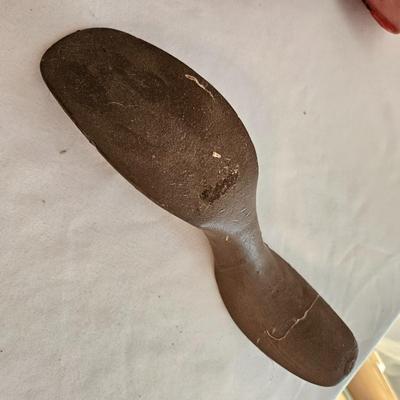 Jersey Cobbler Stand, Shoe Moulds and Stretchers (UD-DW)