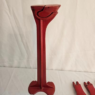 Jersey Cobbler Stand, Shoe Moulds and Stretchers (UD-DW)