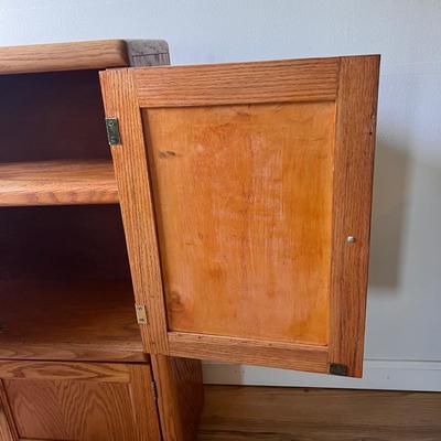 Small Wooden Hutch (D-DZ)