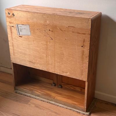Small Wooden Hutch (D-DZ)