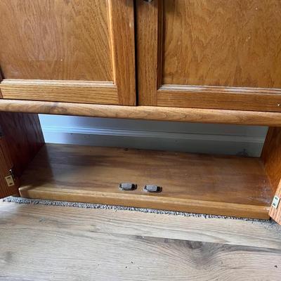 Small Wooden Hutch (D-DZ)
