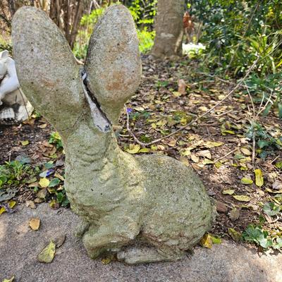 Concrete Rabbit Yard Art (BY-DW)