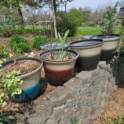 Six Large Two Toned Plastic Planters (BY-DW)