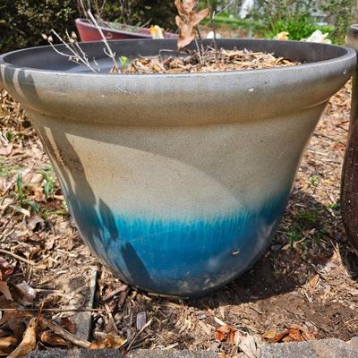 Six Large Two Toned Plastic Planters (BY-DW)