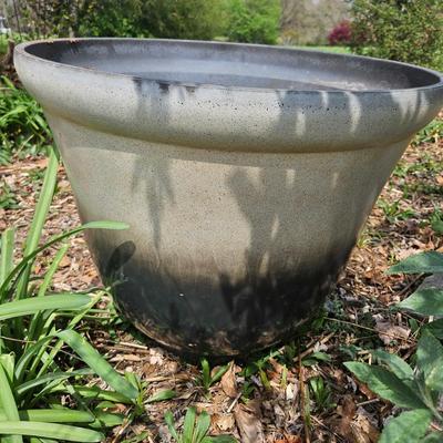 Six Large Two Toned Plastic Planters (BY-DW)