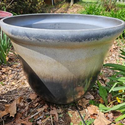 Six Large Two Toned Plastic Planters (BY-DW)