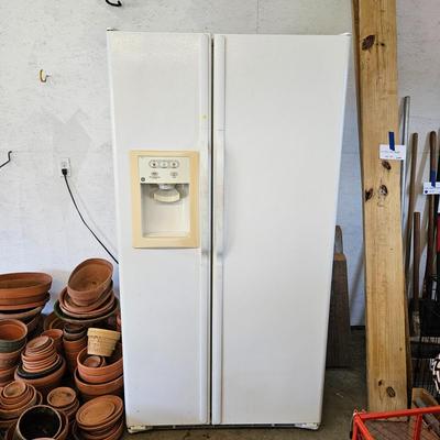 GE 25 CU Foot Side by Side Refrigerator/Freezer (G2-JS)