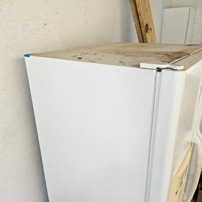 GE 25 CU Foot Side by Side Refrigerator/Freezer (G2-JS)