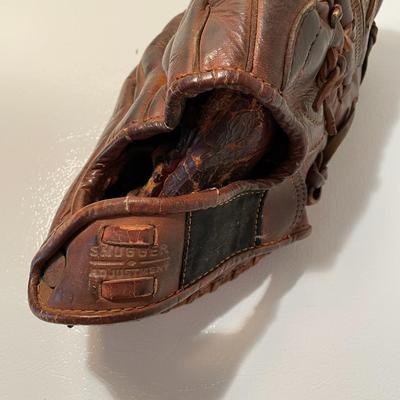 1960s Rawlings Johnny Groth Model Glove
