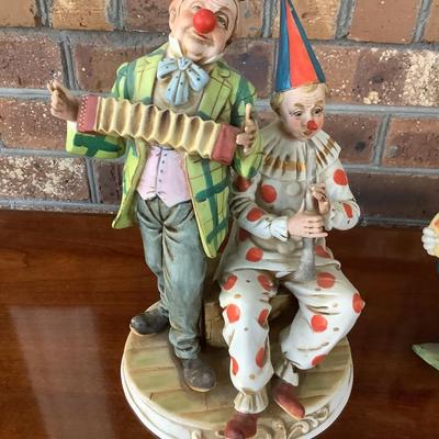 Capodimonte pair of musicians clowns lot