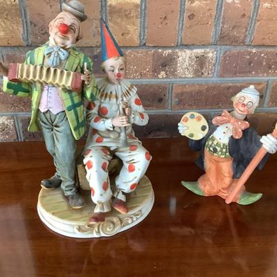 Capodimonte pair of musicians clowns lot