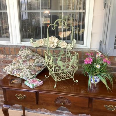 Large metal basket lot