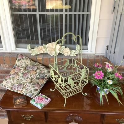 Large metal basket lot