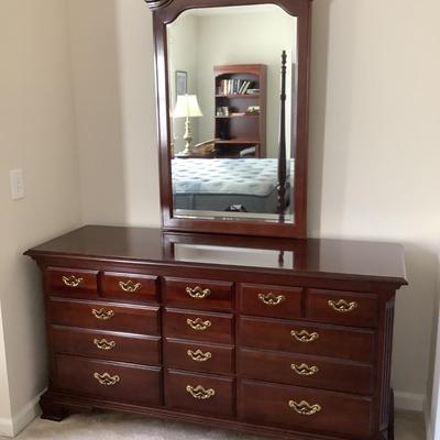 Thomasville dresser 33â€H 61â€W 20â€depth, mirror 50â€H 28â€depth