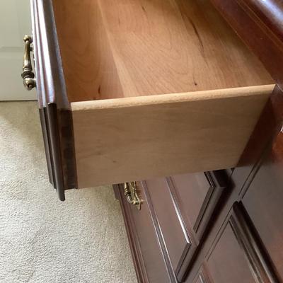 Thomasville dresser 33â€H 61â€W 20â€depth, mirror 50â€H 28â€depth
