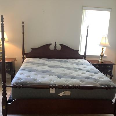 Thomasville King bed, headboard 71â€H posts, footboard 30â€H mattress included