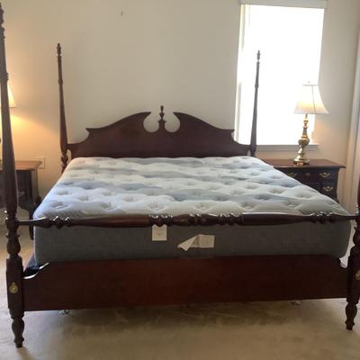 Thomasville King bed, headboard 71â€H posts, footboard 30â€H mattress included