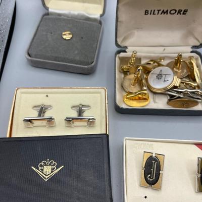 Lot of men's jewelry