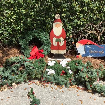 Mantle garland Santa