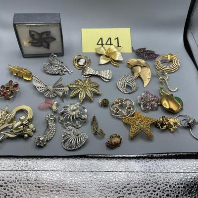 Lot of vintage brooches