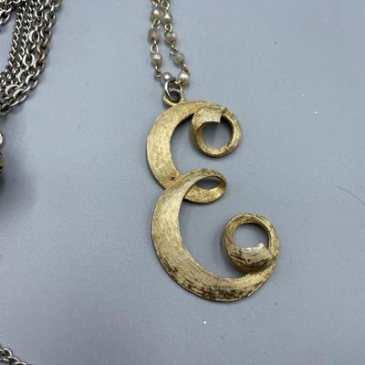 Lot of vintage necklaces & pendants