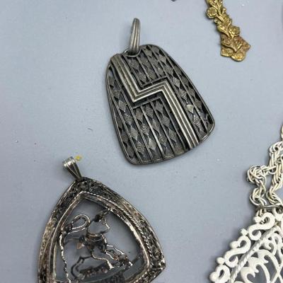 Lot of vintage necklaces & pendants