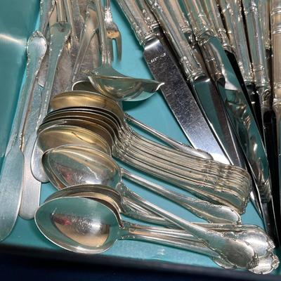 Lunt Sterling flatware set